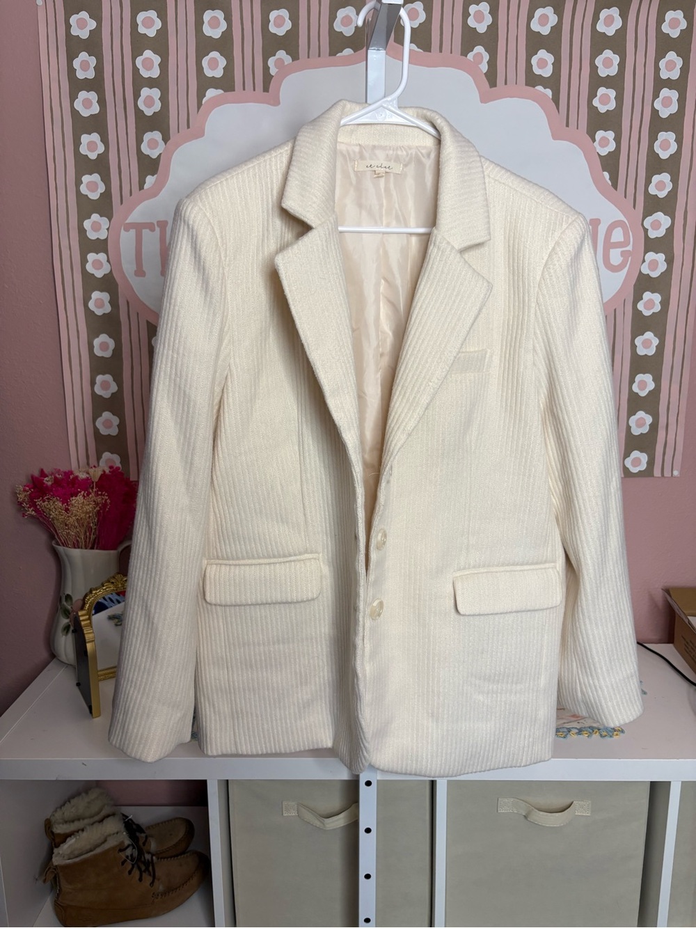 Woman’s Et Clet cream-colored corduroy blazer